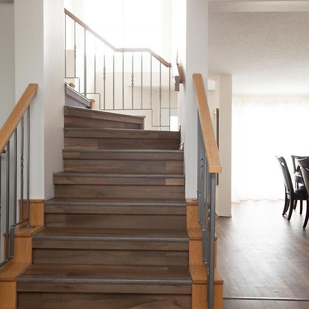 Elegant 6 Bedroom House Near U Of Manitoba Уинипег Екстериор снимка